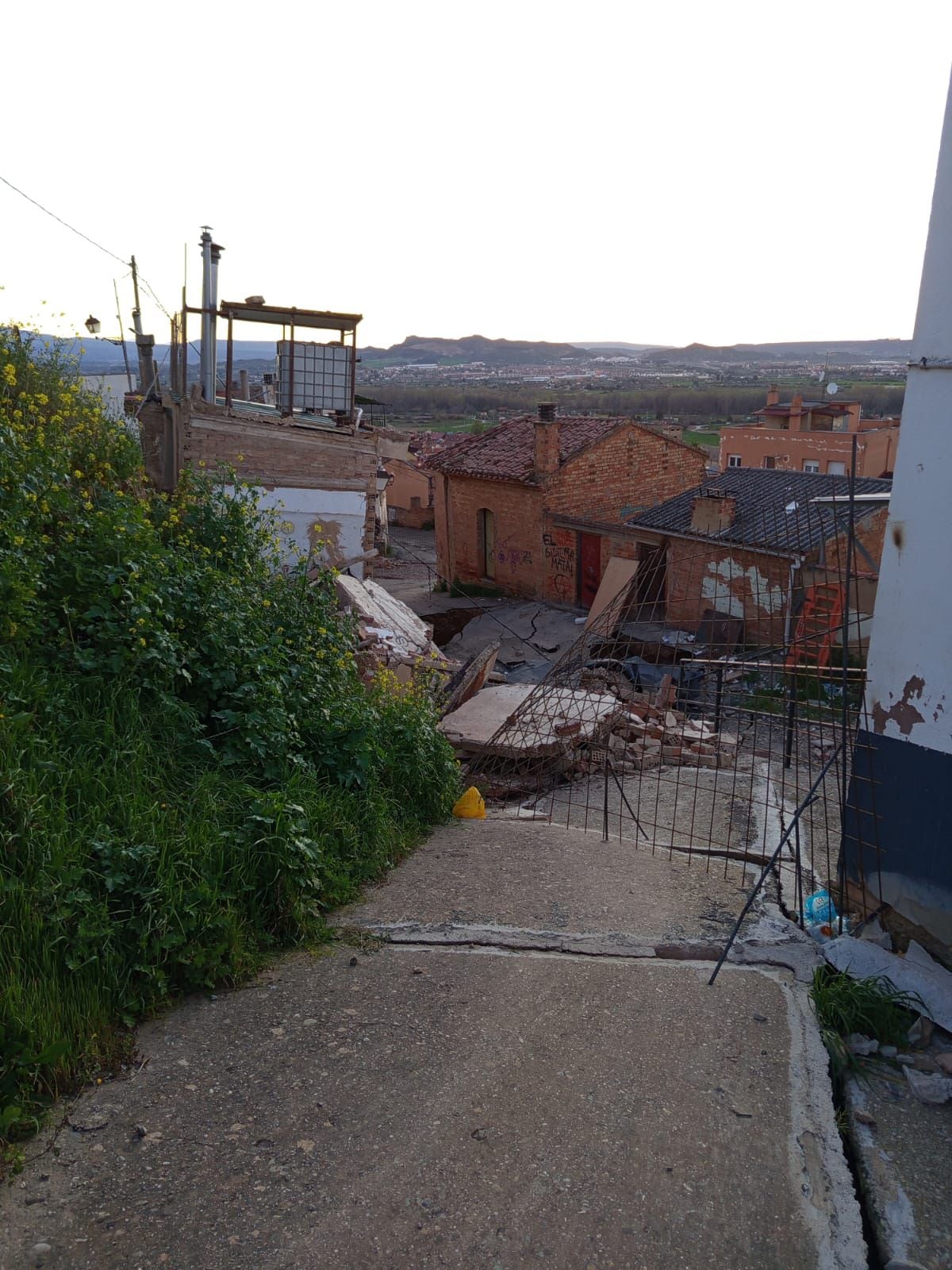 Una bodega se derrumba en Villamediana de Iregua