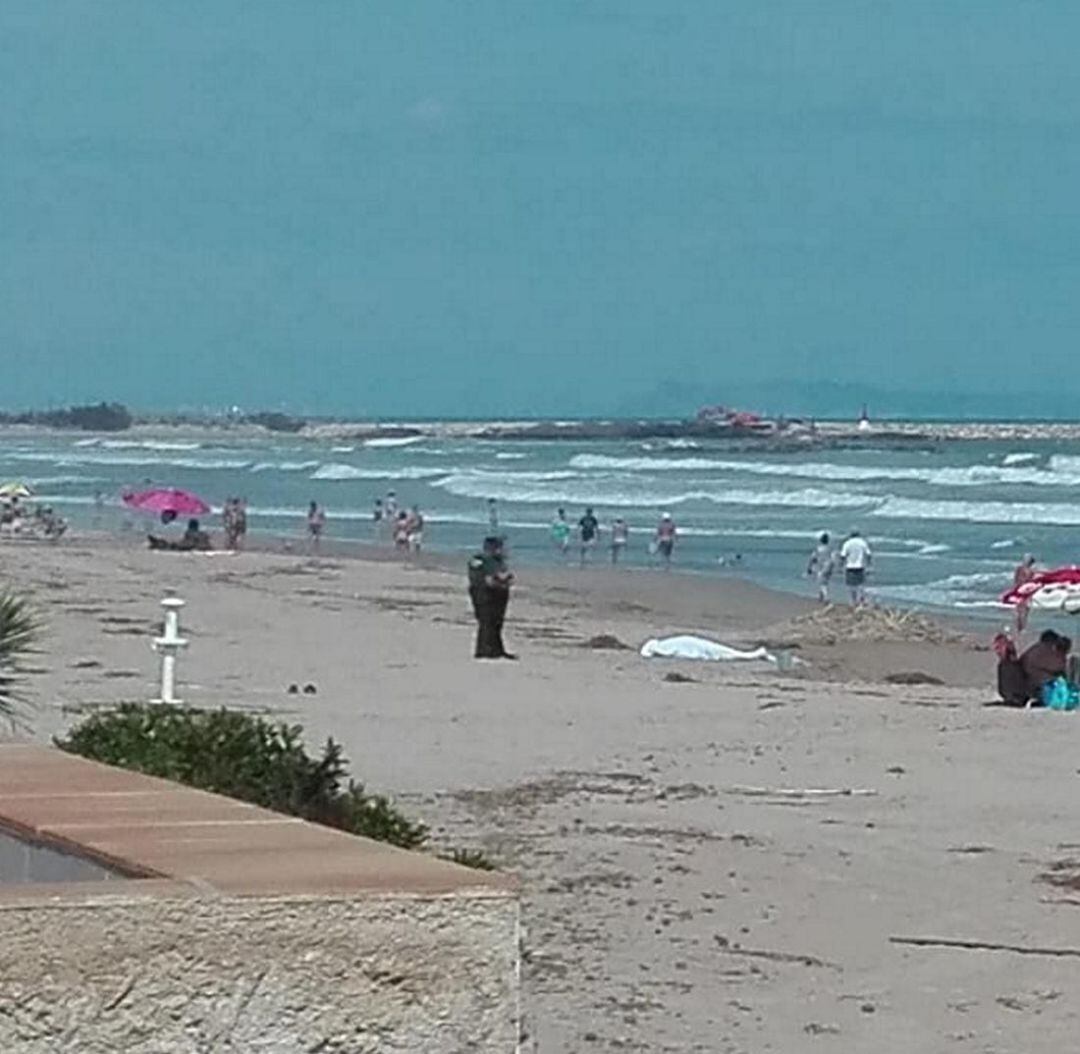 Mañana trágica en la playa de Oliva con 2 fallecidos por ahogamiento. 