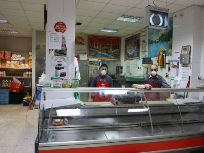 Scarem y Mohamed son de Marruecos y trabajan juntos en un pequeño ultramarinos de la Calle Tablada de Madrid