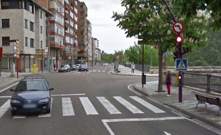 Uno de los pasos de peatones de la Avenida Castilla de la capital