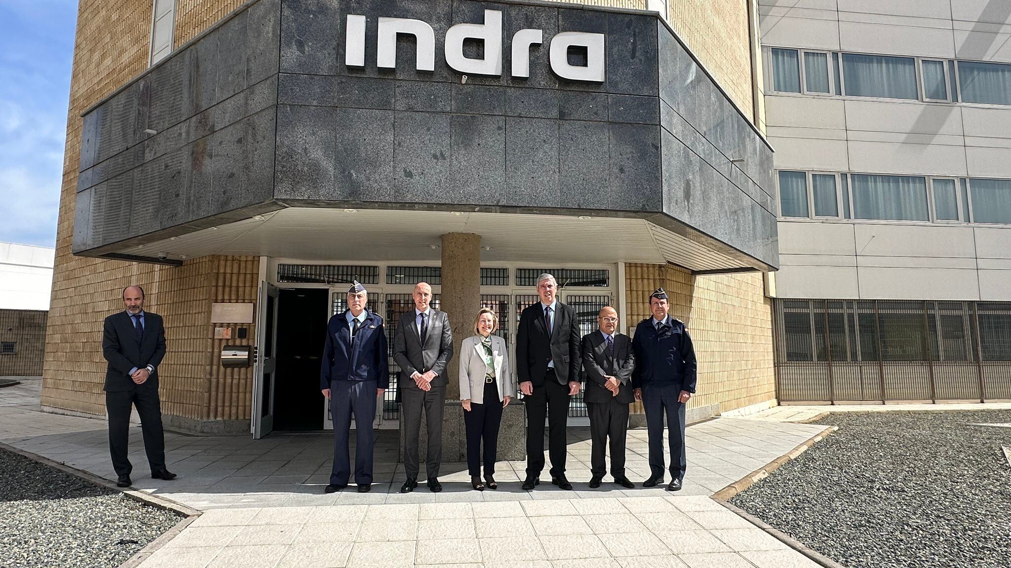 Visita de la secretaria de Estado de Defensa al centro de excelencia de Indra en León