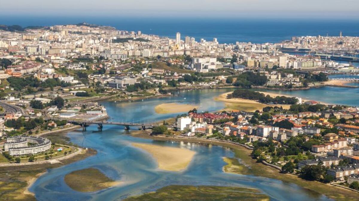 A Coruña y Oleiros estudian un servicio de enlaces marítimos que tenga continuidad todo el año