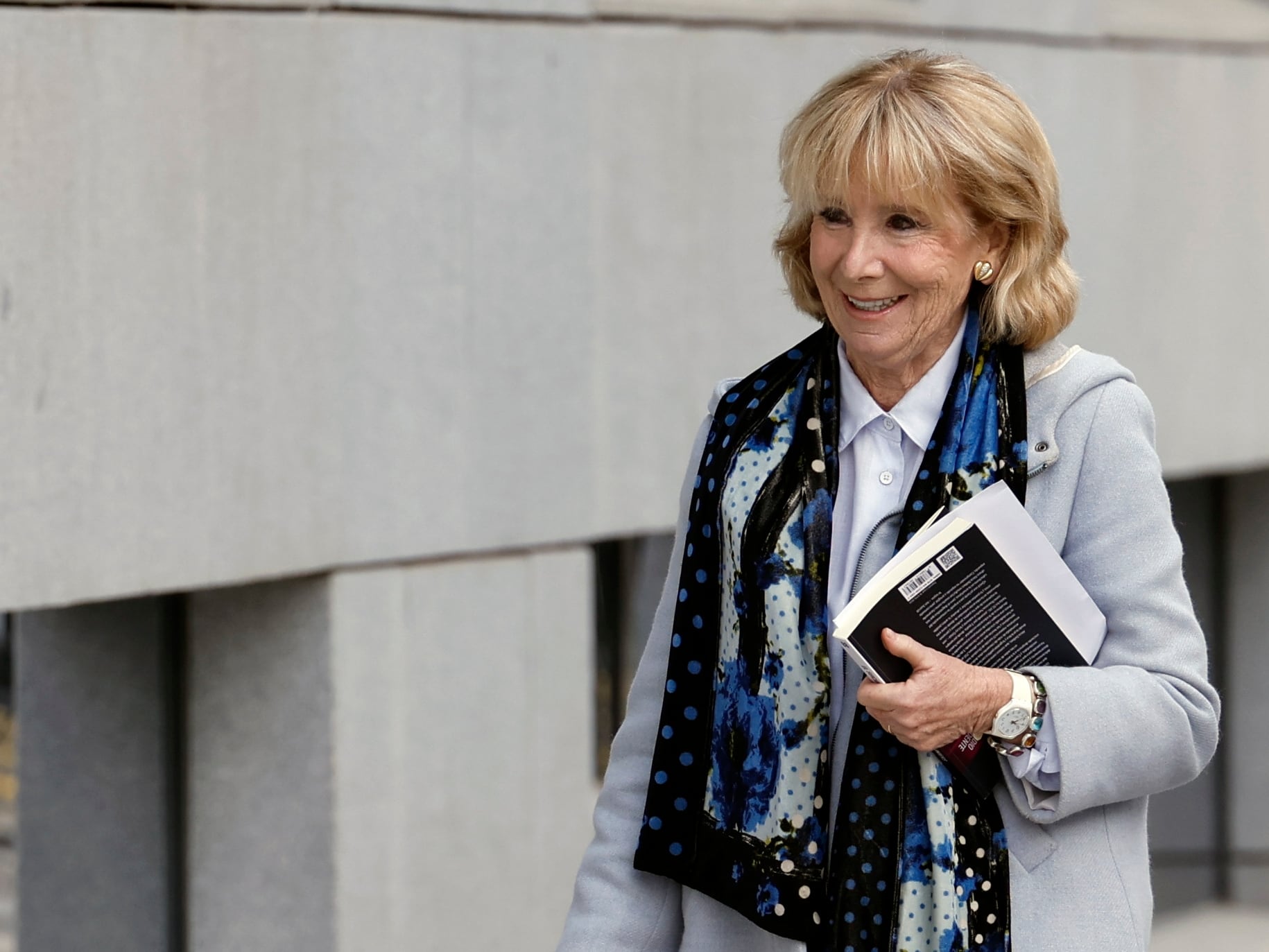 La presidenta de la Comunidad de Madrid entre 2003 y 2012, Esperanza Aguirre, a su llegada a la Audiencia Nacional en Madrid, este martes, para testificar en el juicio por supuestos delitos de prevaricación y malversación de caudales públicos por irregularidades en contratos del fallido Campus de la Justicia de Madrid. EFE/ Javier Lizón