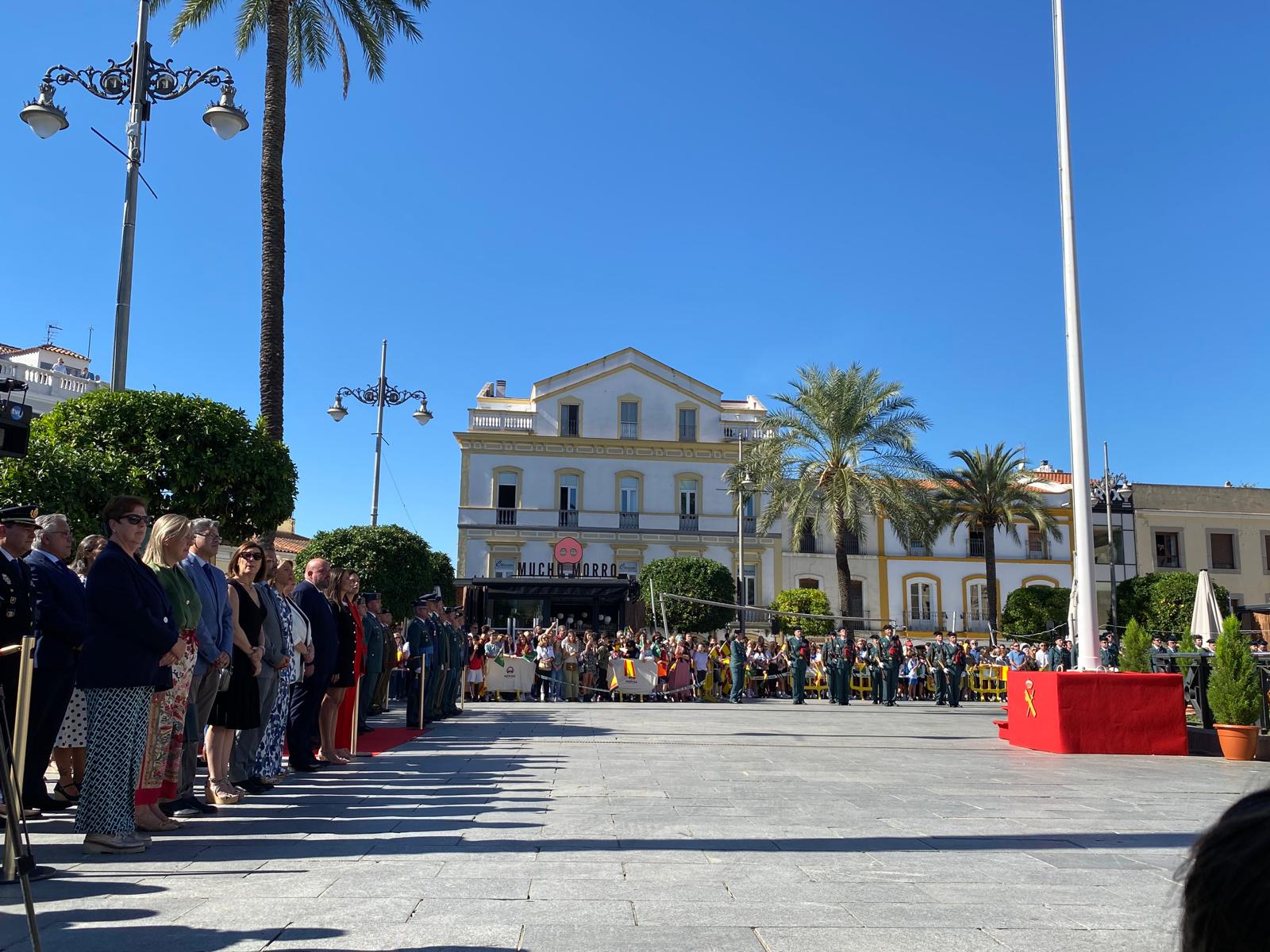 IZADO BANDERA GUARDIA CIVIL EN MÉRIDA