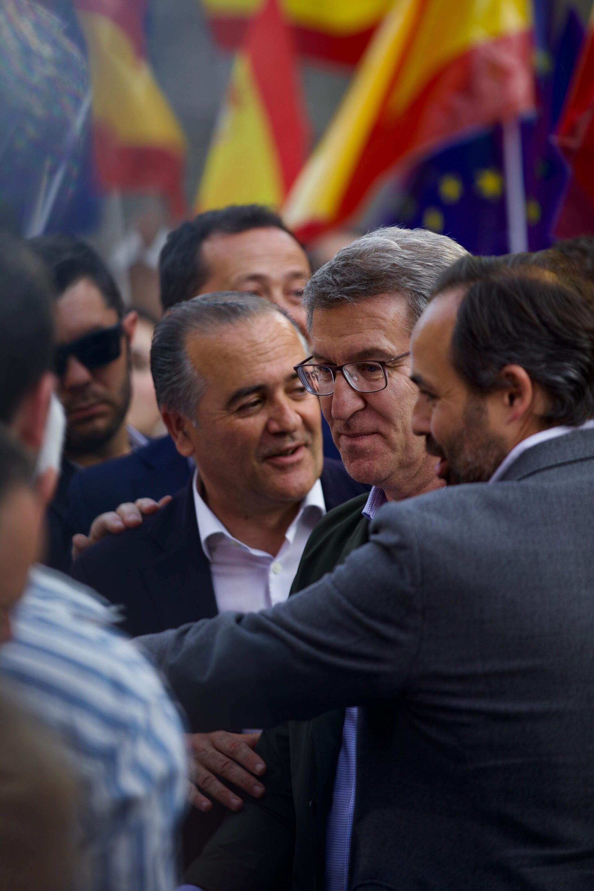 José Julián Gregorio, alcalde, junto al líder popular, Alberto Núñez Feijóo en Talavera de la Reina a propósito de la campaña electoral europea.