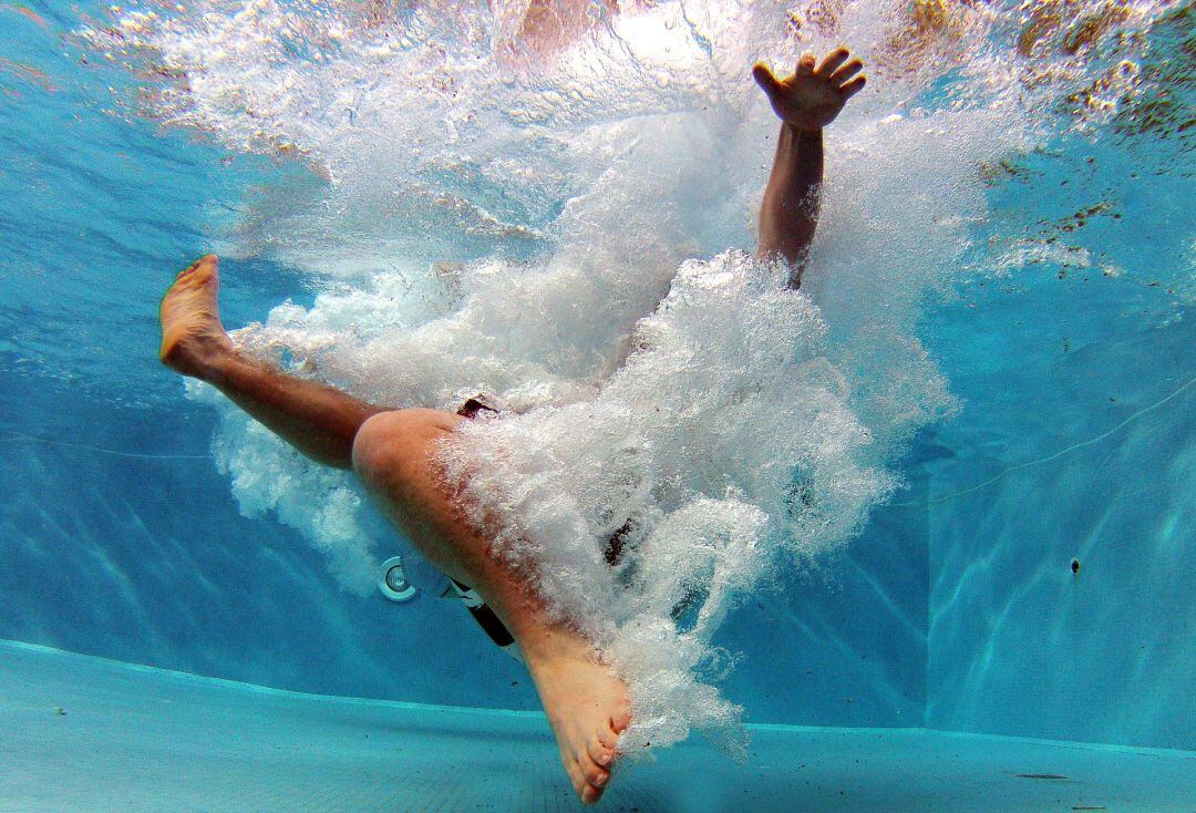 Actividades acuáticas en piscina