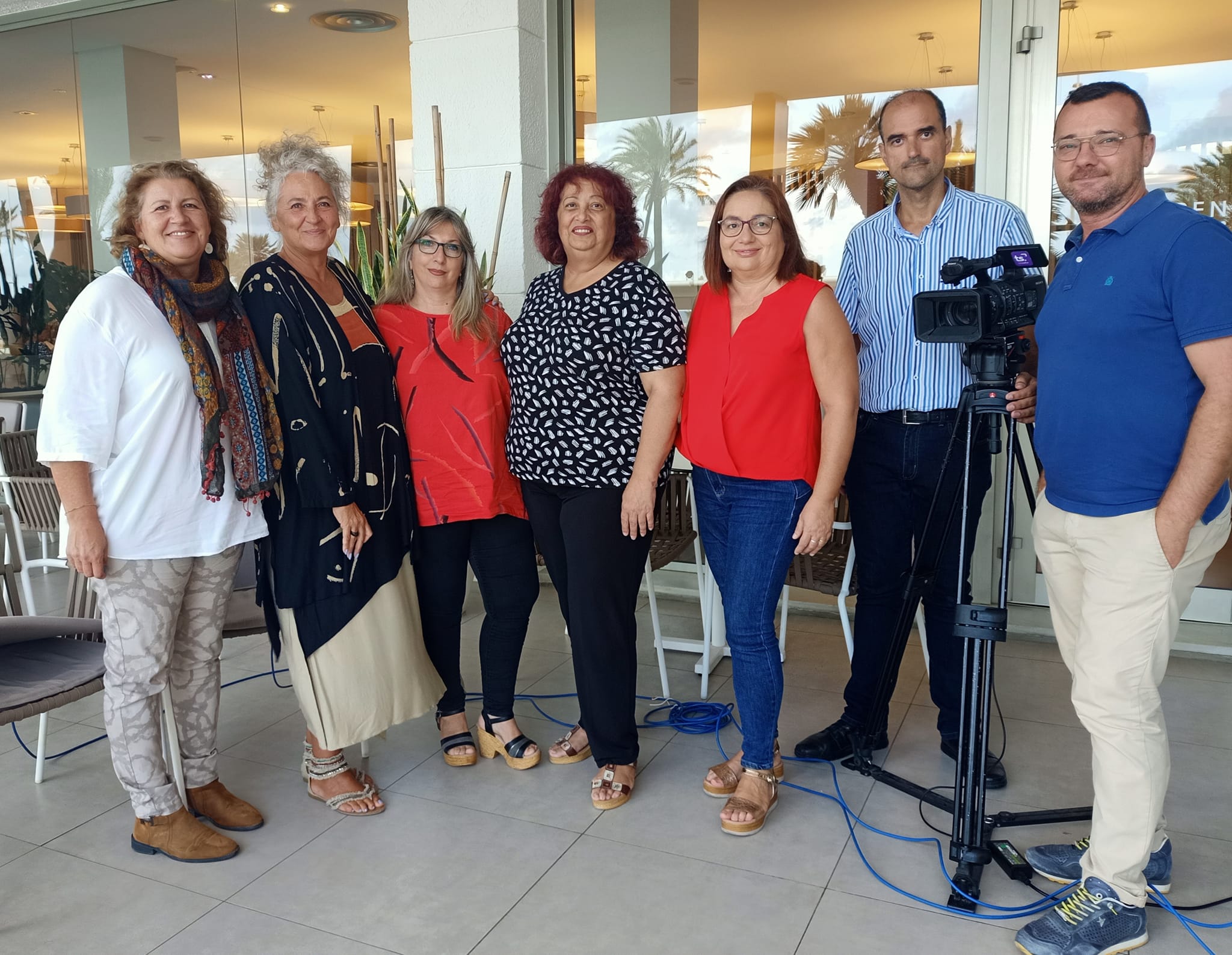 Afectadas y representantes de AFISA en una entrevista concedida al Grupo Radio Gandia.