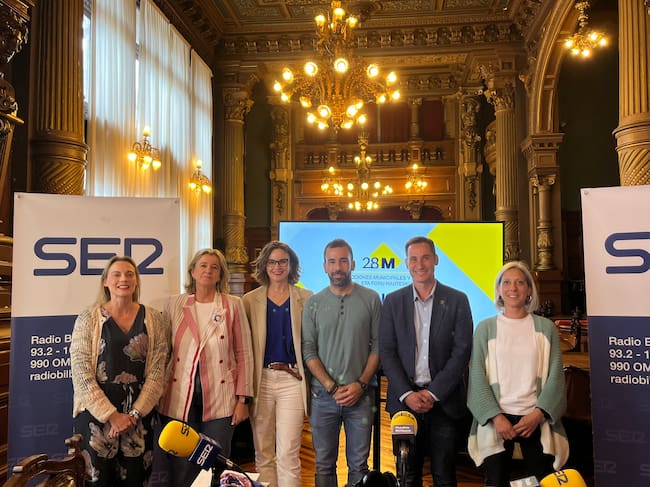 Raquel González (PP), Teresa Laespada (PSE-EE), Elixabete Etxanobe (EAJ-PNV), Jon Egaña, Iker Casanova (EH-Bildu) y Eneritz de Madariaga (Elkarrekin Podemos).