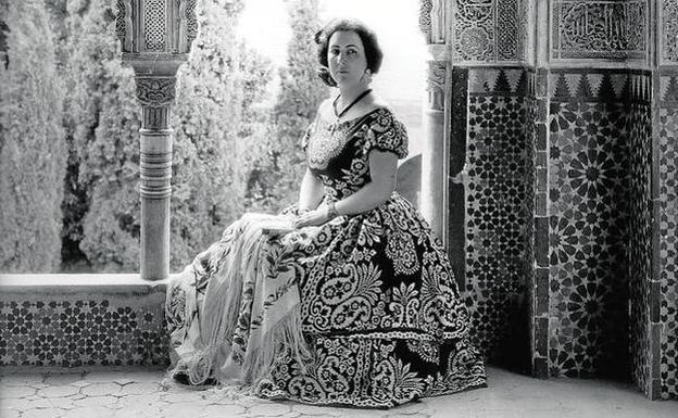 Emilia Llanos en Granada  para el fotógrafo catalán Mas.