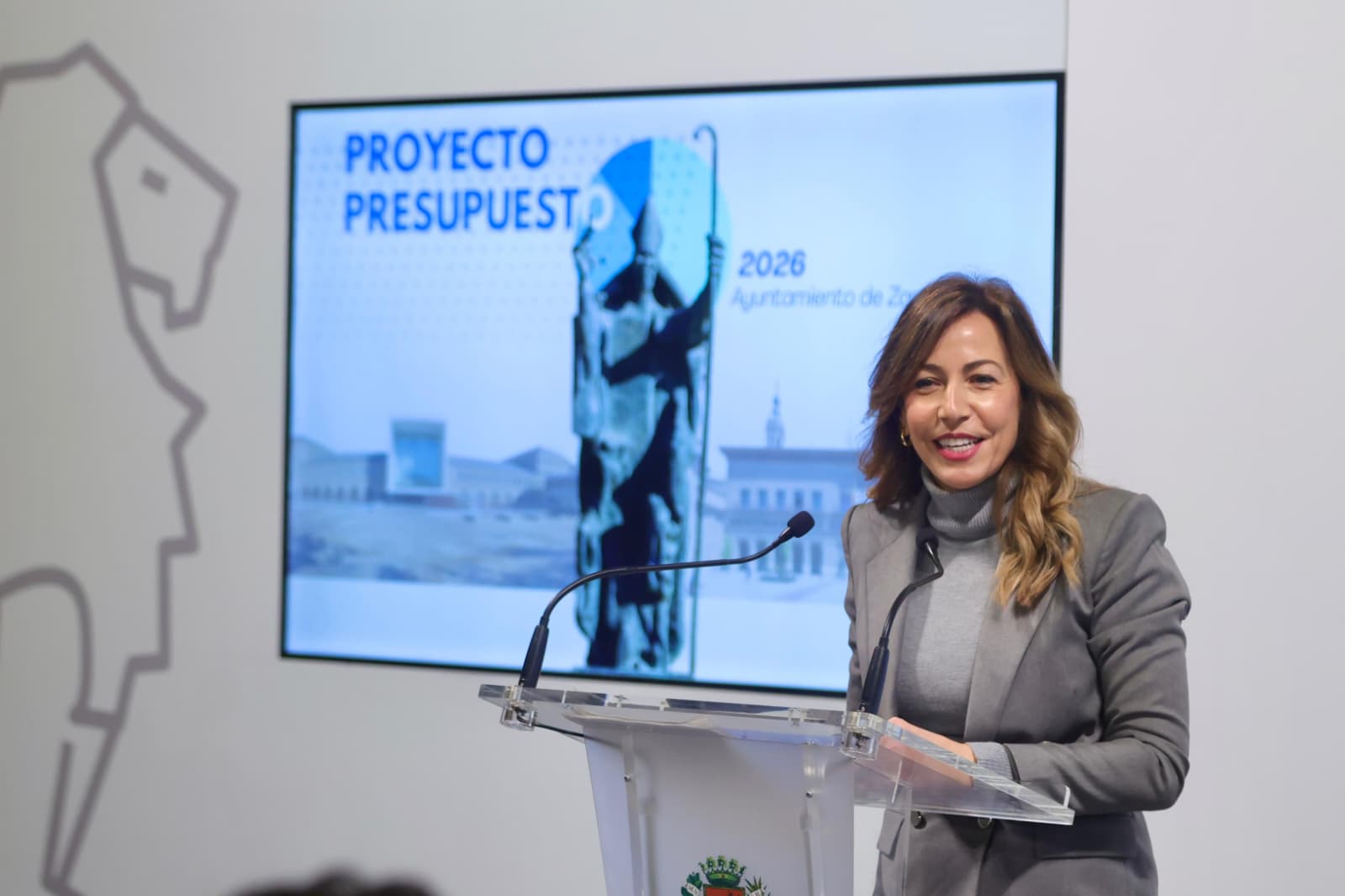 La alcaldesa de Zaragoza, Natalia Chueca, durante la presentación del proyecto de presupuestos de 2026