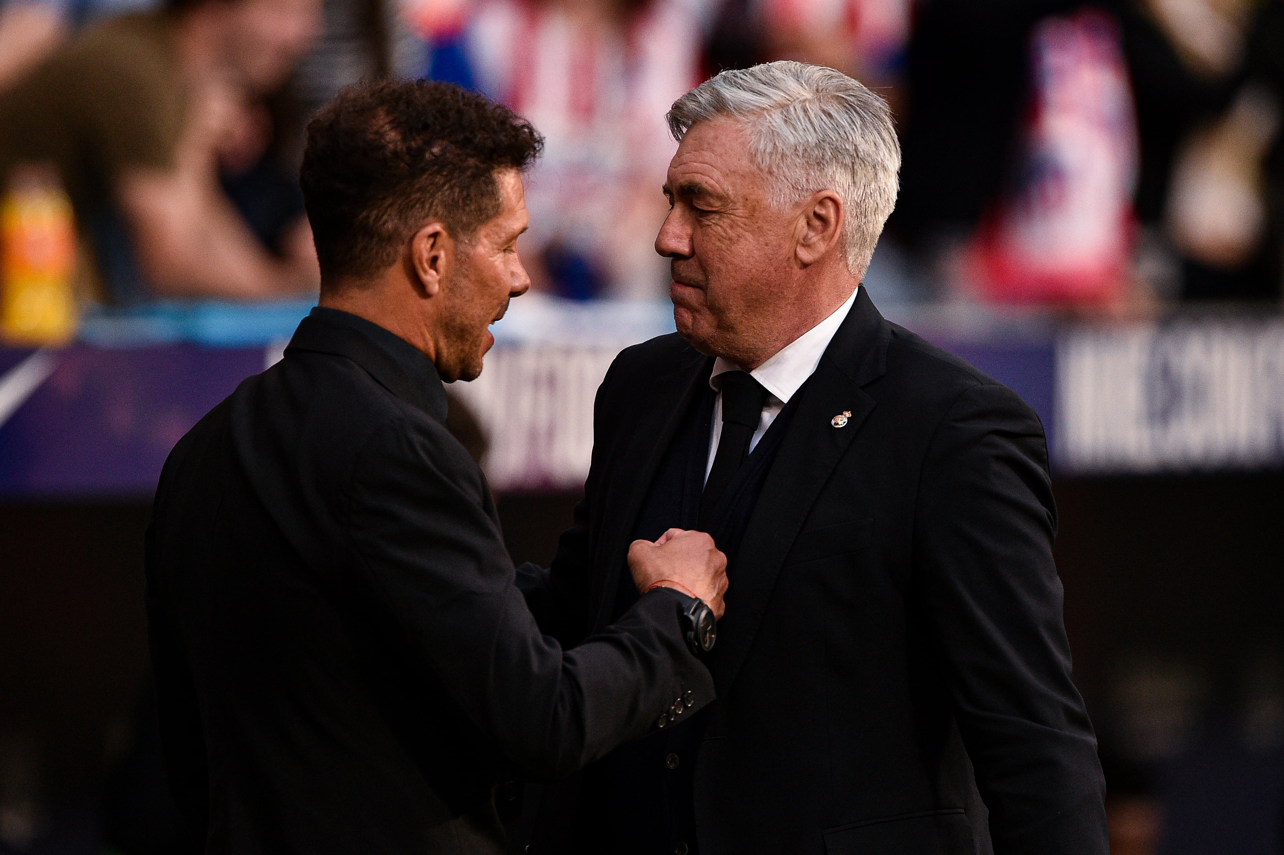 Diego Pablo Simeone y Carlo Ancelotti durante un derbi entre Atlético de Madrid y Real Madrid