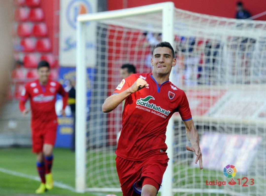 Dani Calvo celebra uno de sus goles con el Numancia