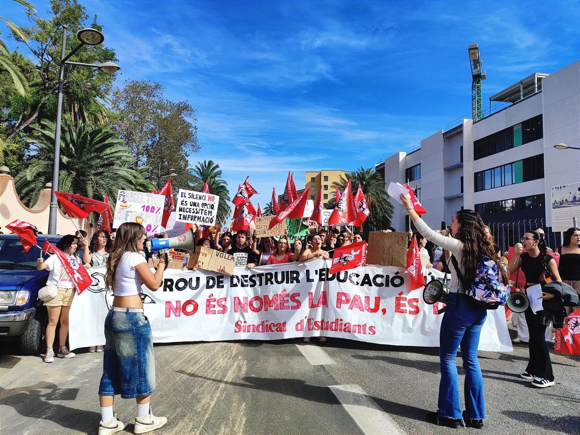 Alumnado se concentra en València para exigir conocer la nueva PAU