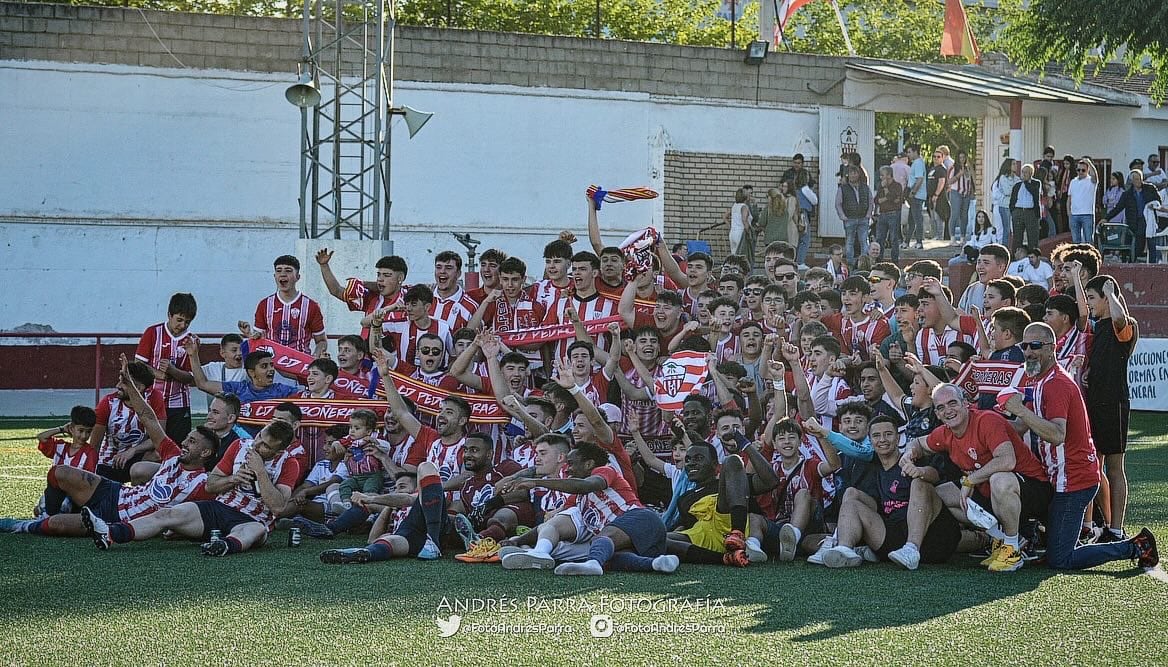 El CD Pedroñeras celebra el ascenso a Tercera RFEF