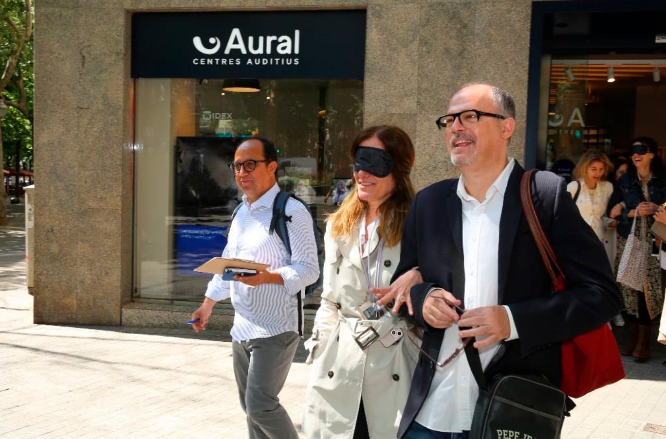 El catedràtic emèrit en paisatge sonor, Francesc Daumal, durant un passeig als voltants de la Sagrada Família