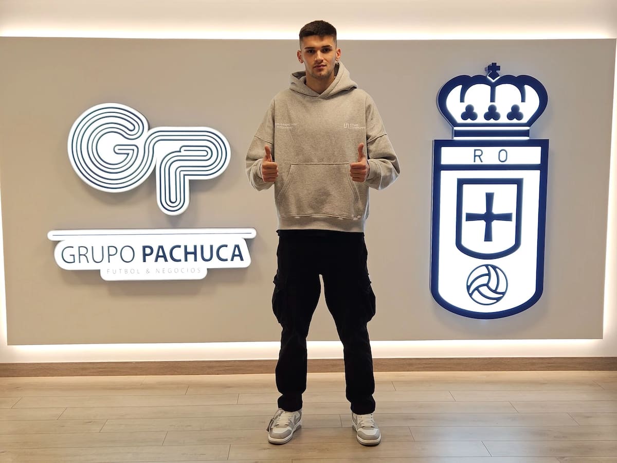 El Real Oviedo blinda a Diego Espinosa, una de las joyas de su cantera