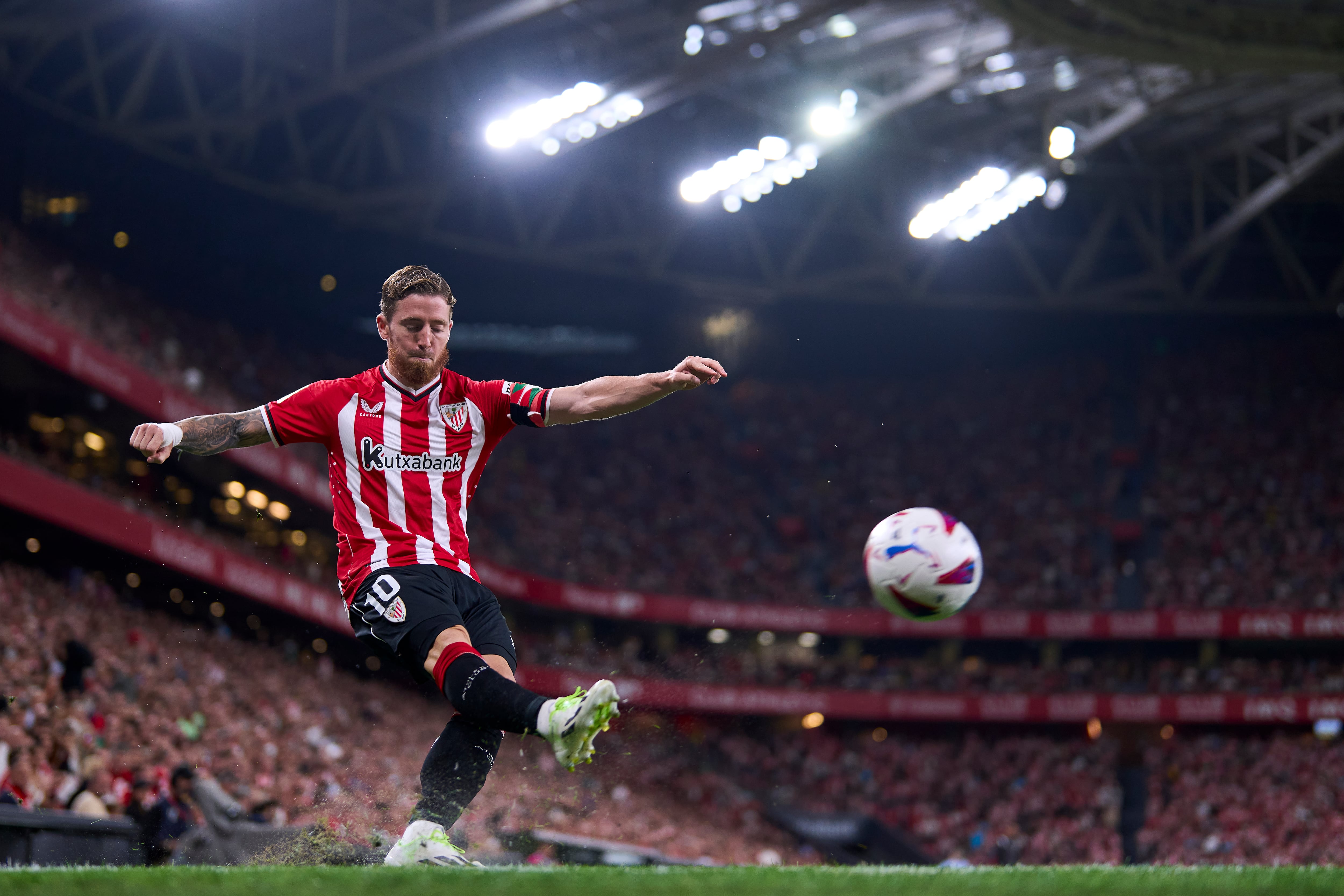 Iker Muniain, durante el partido ante el Real Madrid que abrió la Liga 2023/24