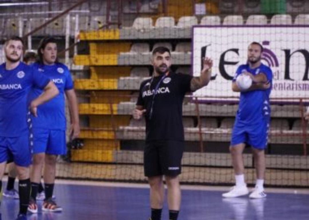 Lluis Puertas dirige una sesión de entrenamiento 