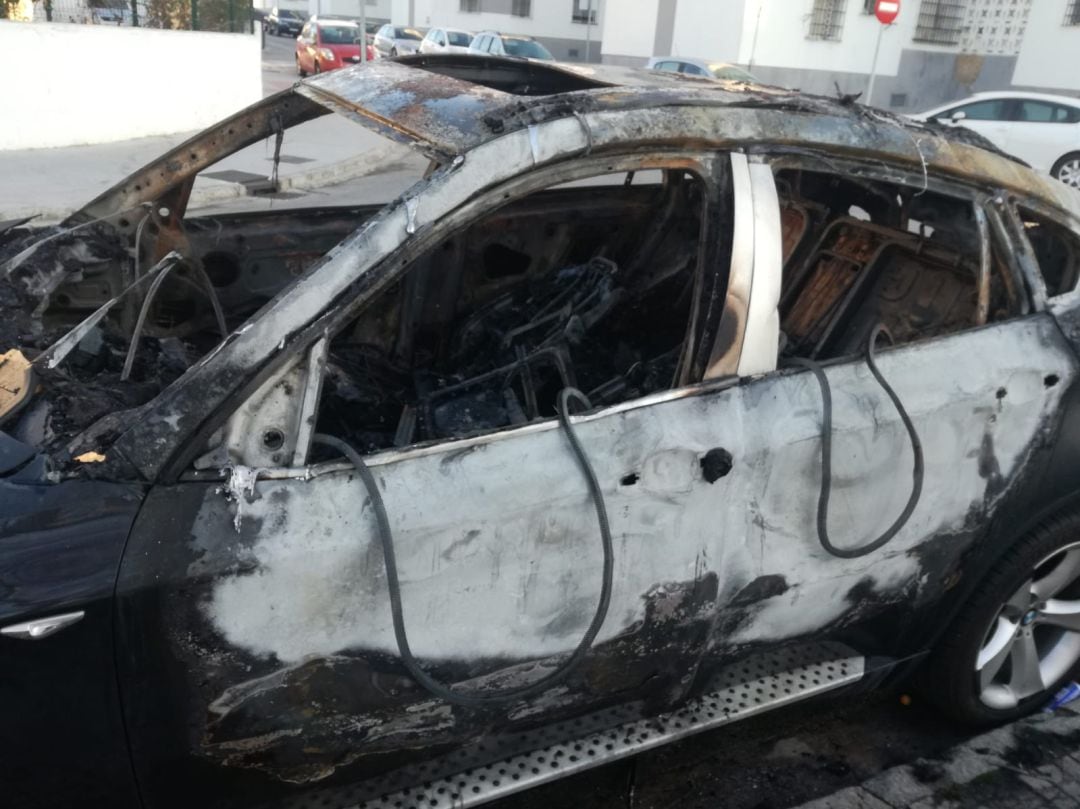 Imagen del vehículo calcinado en la zona norte de Jerez
