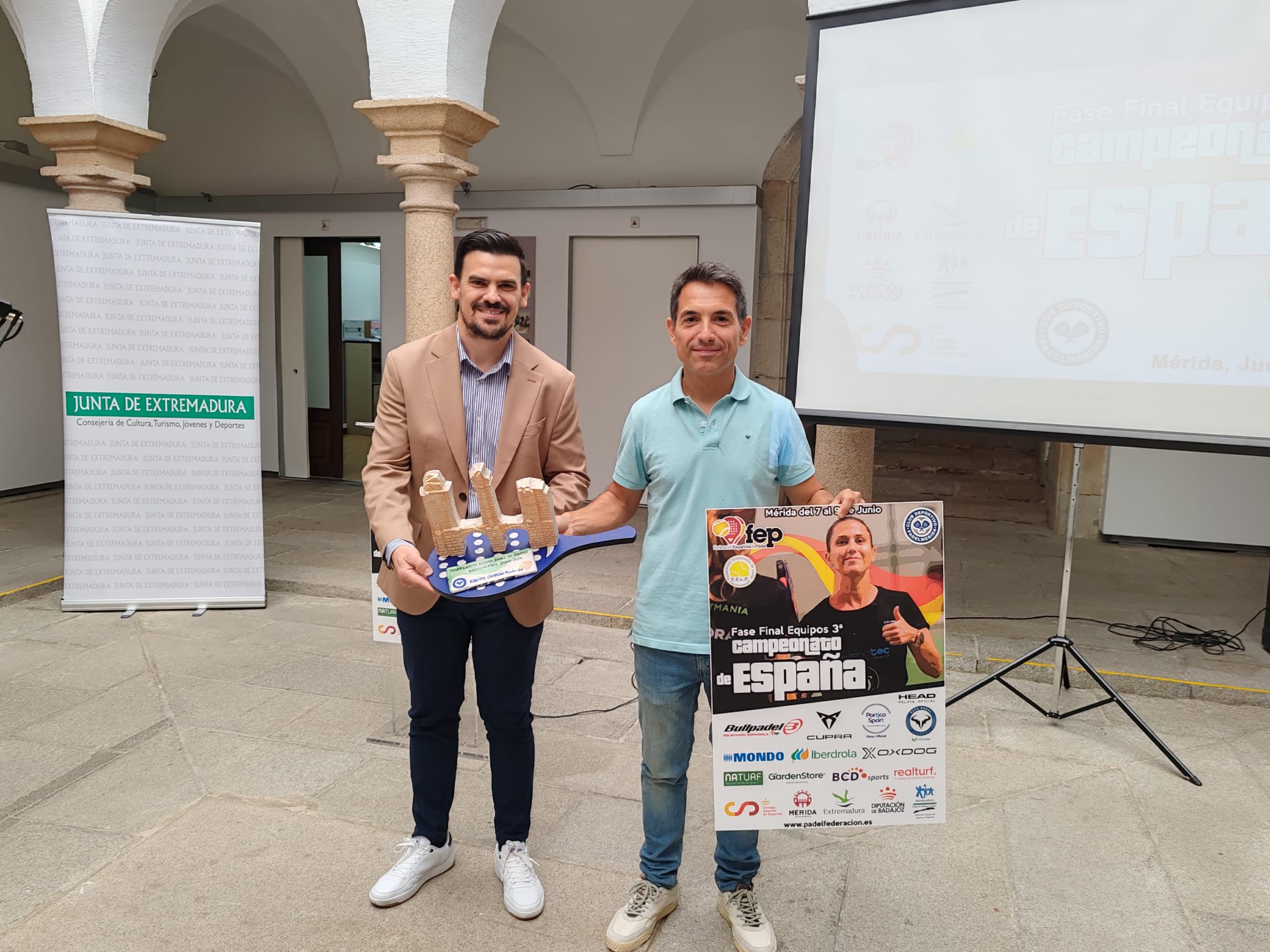 Plena Inclusión Extremadura ha realizado el trofeo que recibirán los equipos ganadores de este campeonato