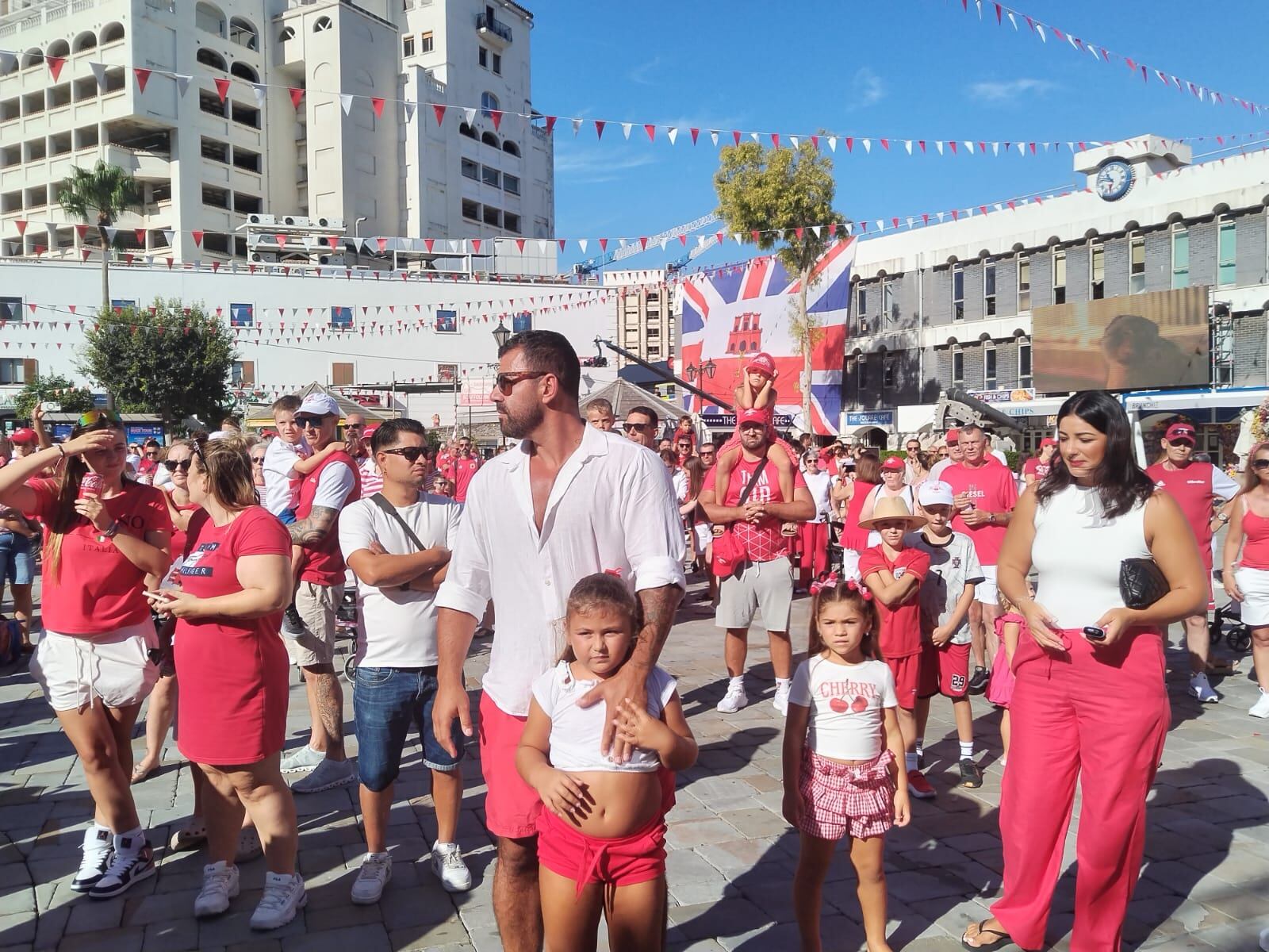 Ciudadanos en Casemates Square