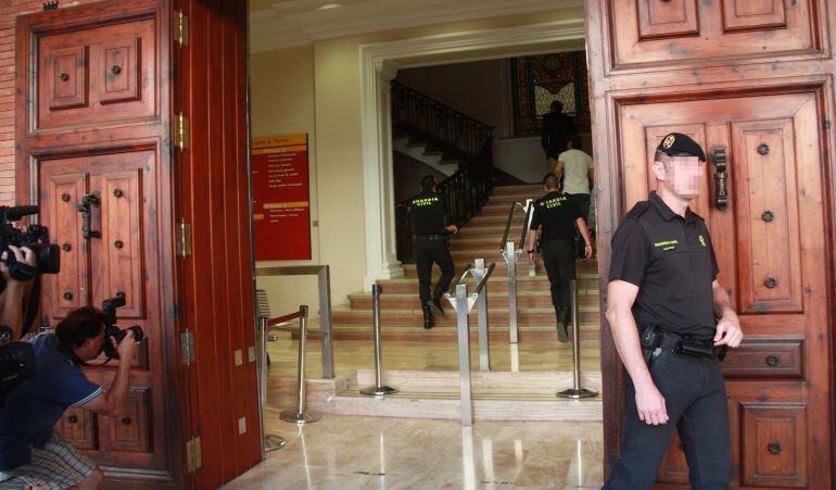 La Guàrdia Civil a l'ajuntament de Tortosa