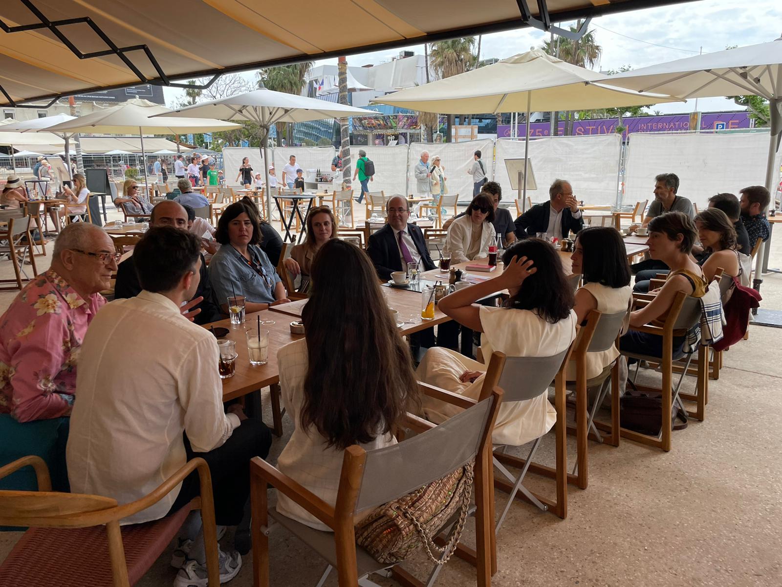 El ministro Iceta reunido con directoras y productores españoles en el Festival de Cannes 2022