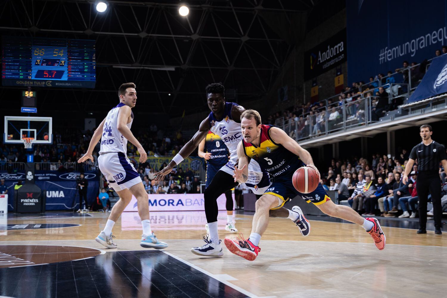 Un moment del partit del MoraBanc Andorra contra el Valladolid.