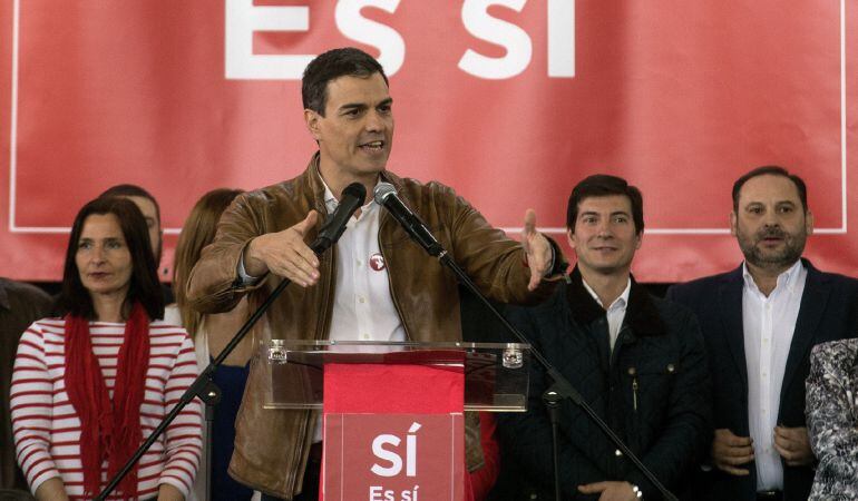 El ex secretario general del PSOE Pedro Sánchez, durante su intervención hoy en un acto en Burjassot (Valencia).