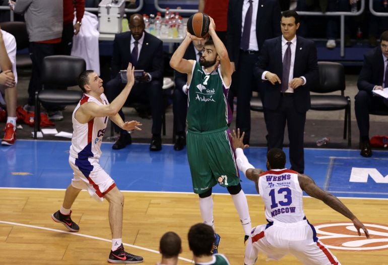 Vasileiadis lanza un triple ante el CSKA