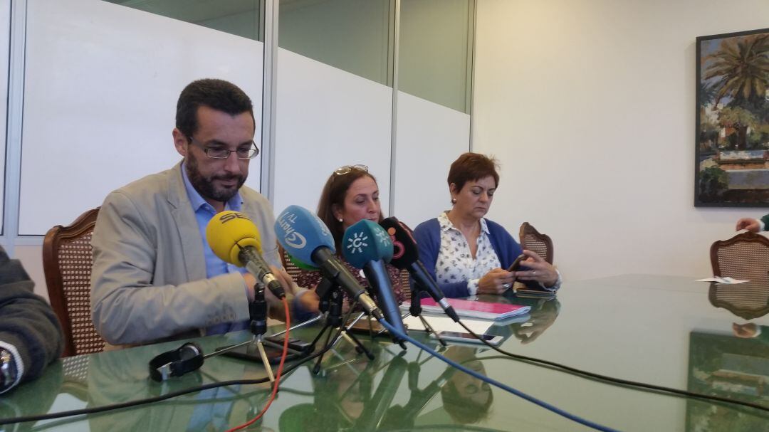 Juan Franco, en una rueda de prensa ofrecida en el Ayuntamiento de La Línea.