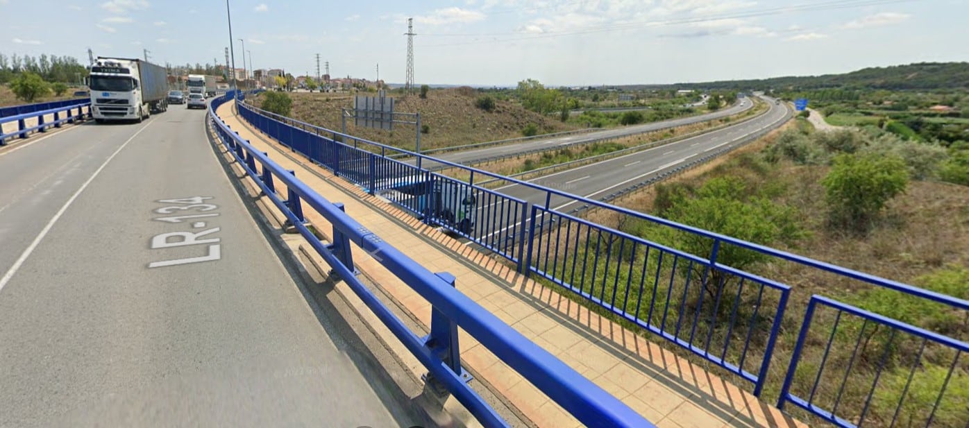 Vista de la LR-134 en la entrada a Calahorra sobre la AP-68