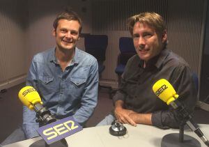 Christophe Galfard y Javier del Pino en los estudios de Radio Madrid