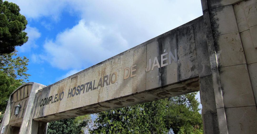 Acceso al Complejo Hospitalario de Jaén.