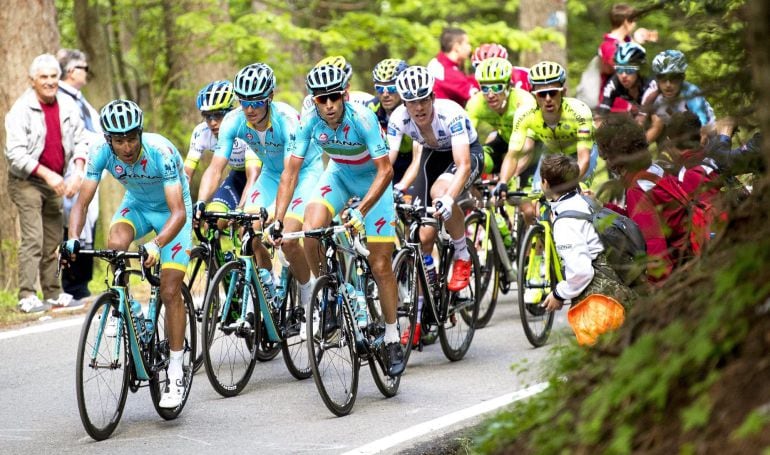 El pelotón, durante la décima etapa del Giro de Italia.