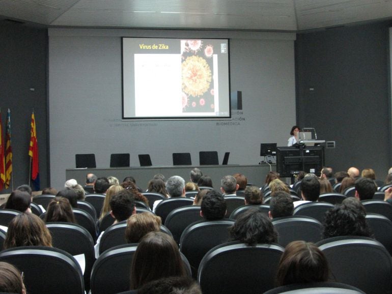 Sesión sobre el virus Zika en el Hospital General