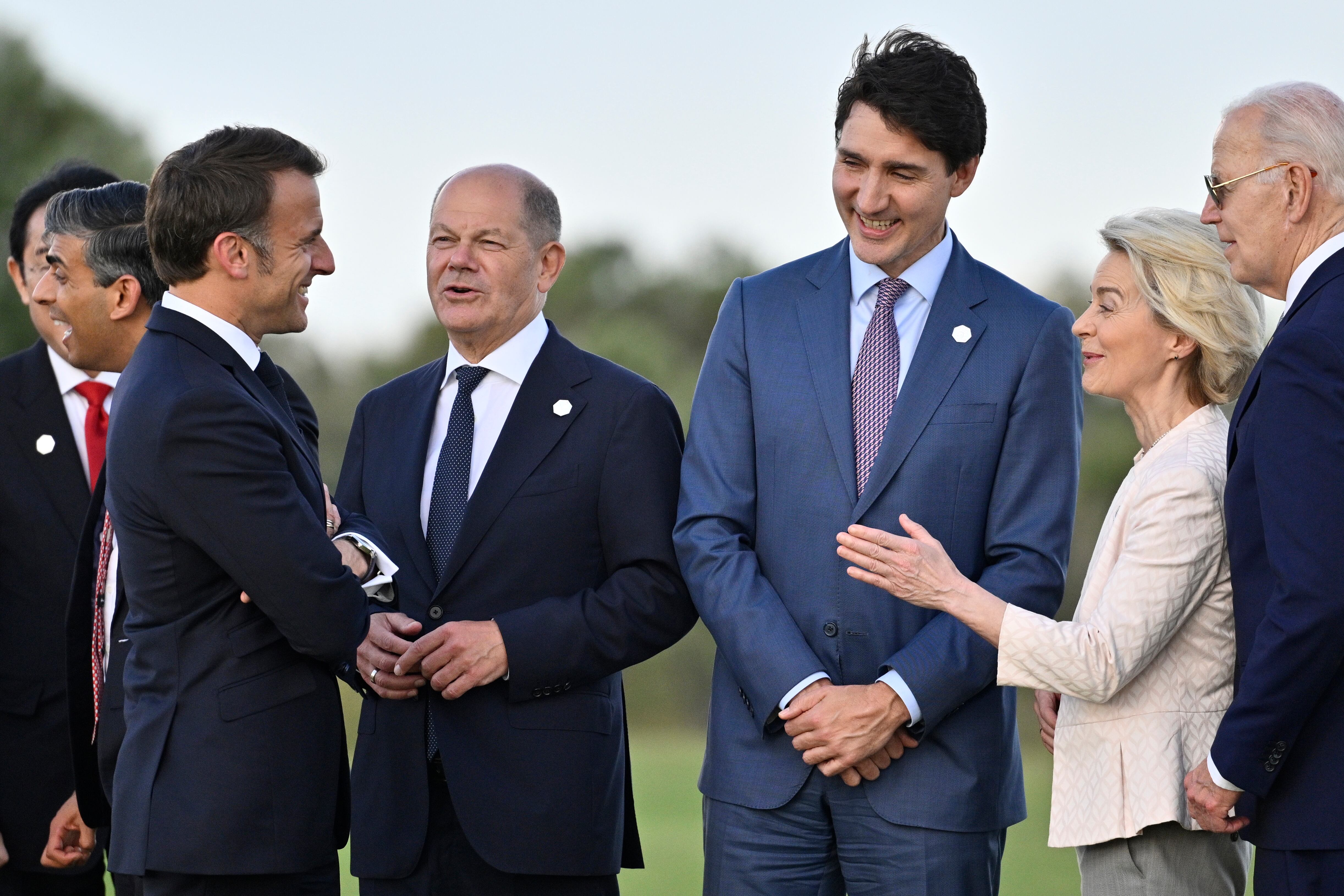 Emmanuel Macron, Olaf Scholz, Justin Trudeau, Joe Biden y Ursula von der Leyen en la cumbre del G7 de este jueves