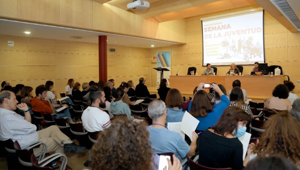 Según una encuesta realizada por el Ayuntamiento, la mayoría de los jóvenes con más de 16 años imaginan que lo harán después de llevar unos años trabajando. Y también les preocupa el desempleo, la precariedad y la desigualdad por género