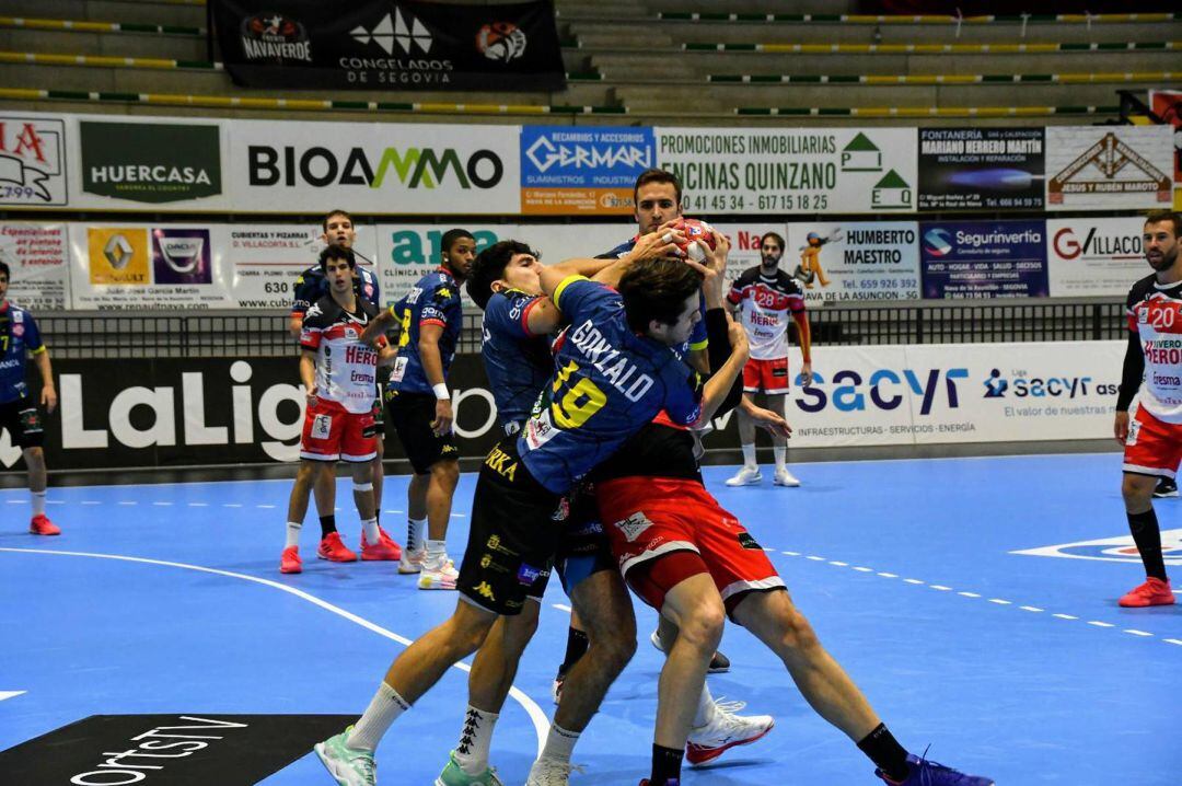 La defensa y la portería del ABANCA Ademar volvieron a ser determinantes