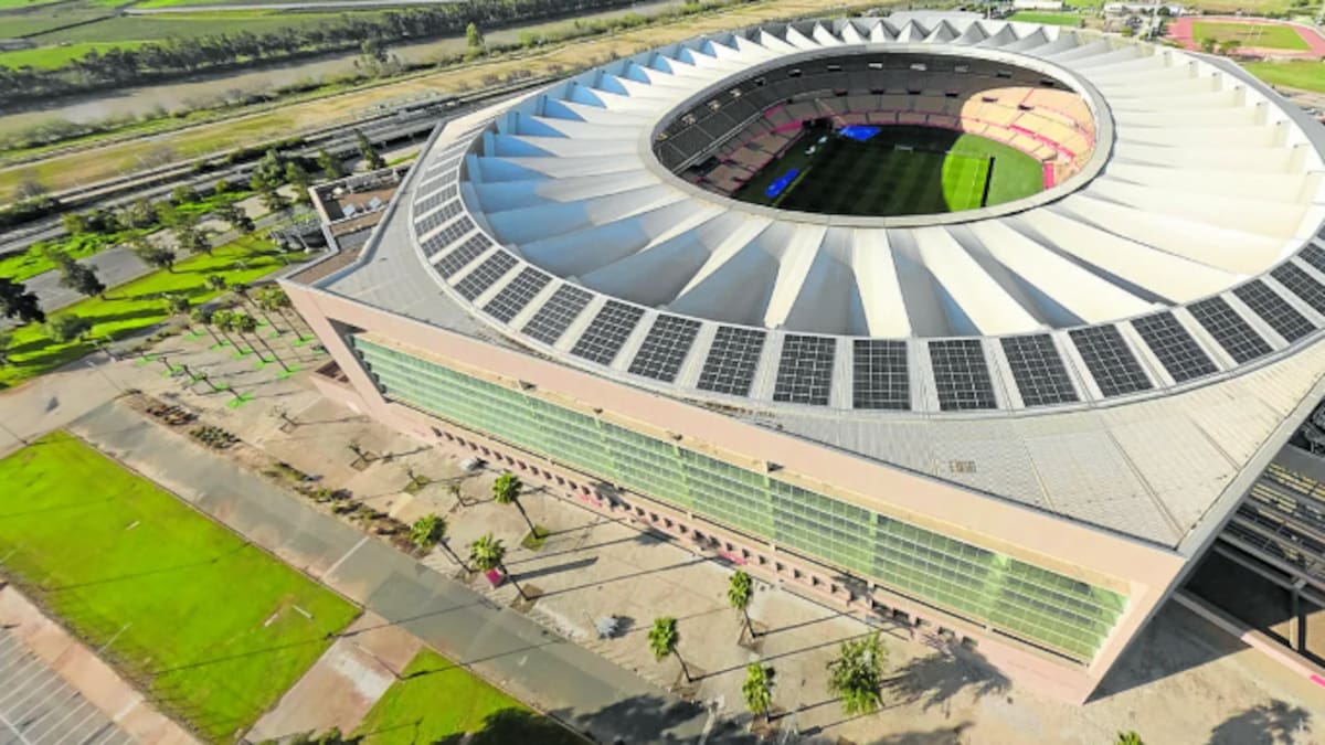 La huelga de controladores en Sevilla amenaza los vuelos de la afición de la Real a la final de Copa