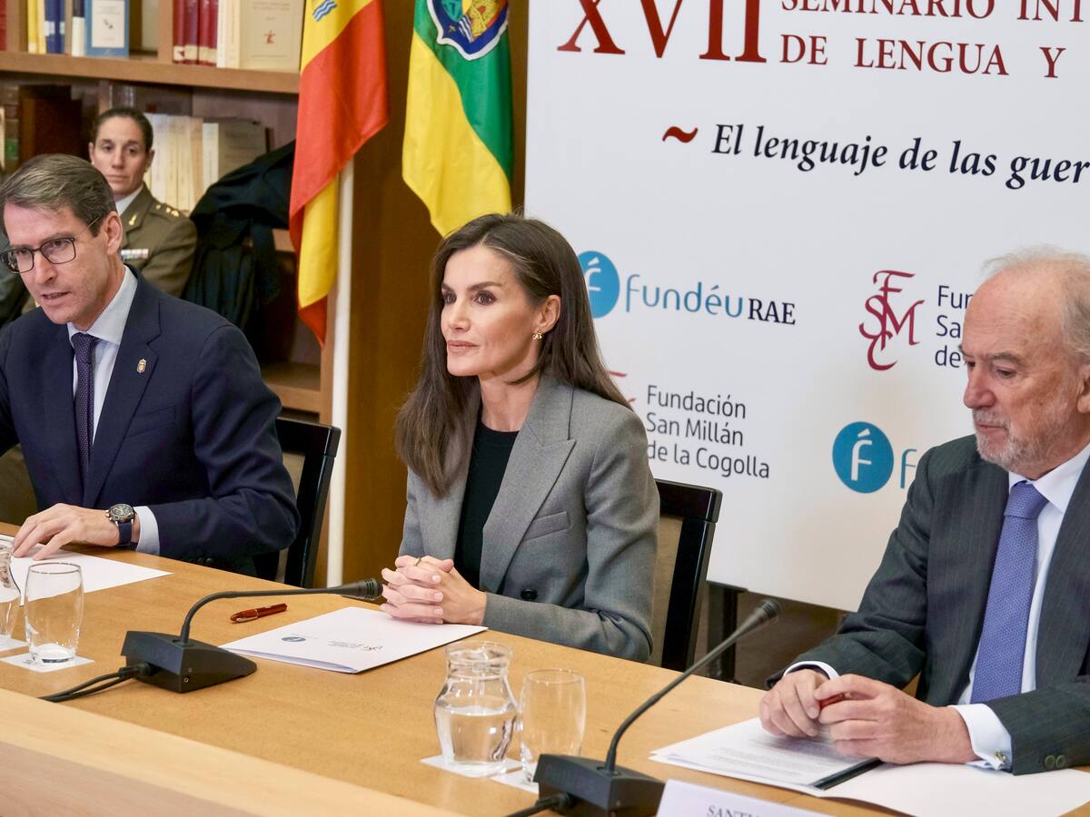 Letizia clausura el seminario de Lengua y Periodismo preocupada por el uso del lenguaje bélico en la sociedad