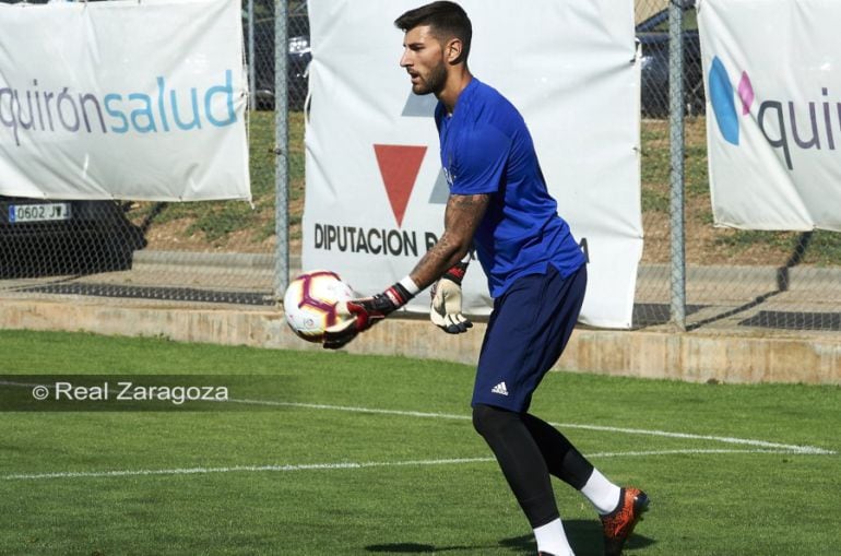 El portero carballiñés durante un entrenamiento con el Real Zaragoza.