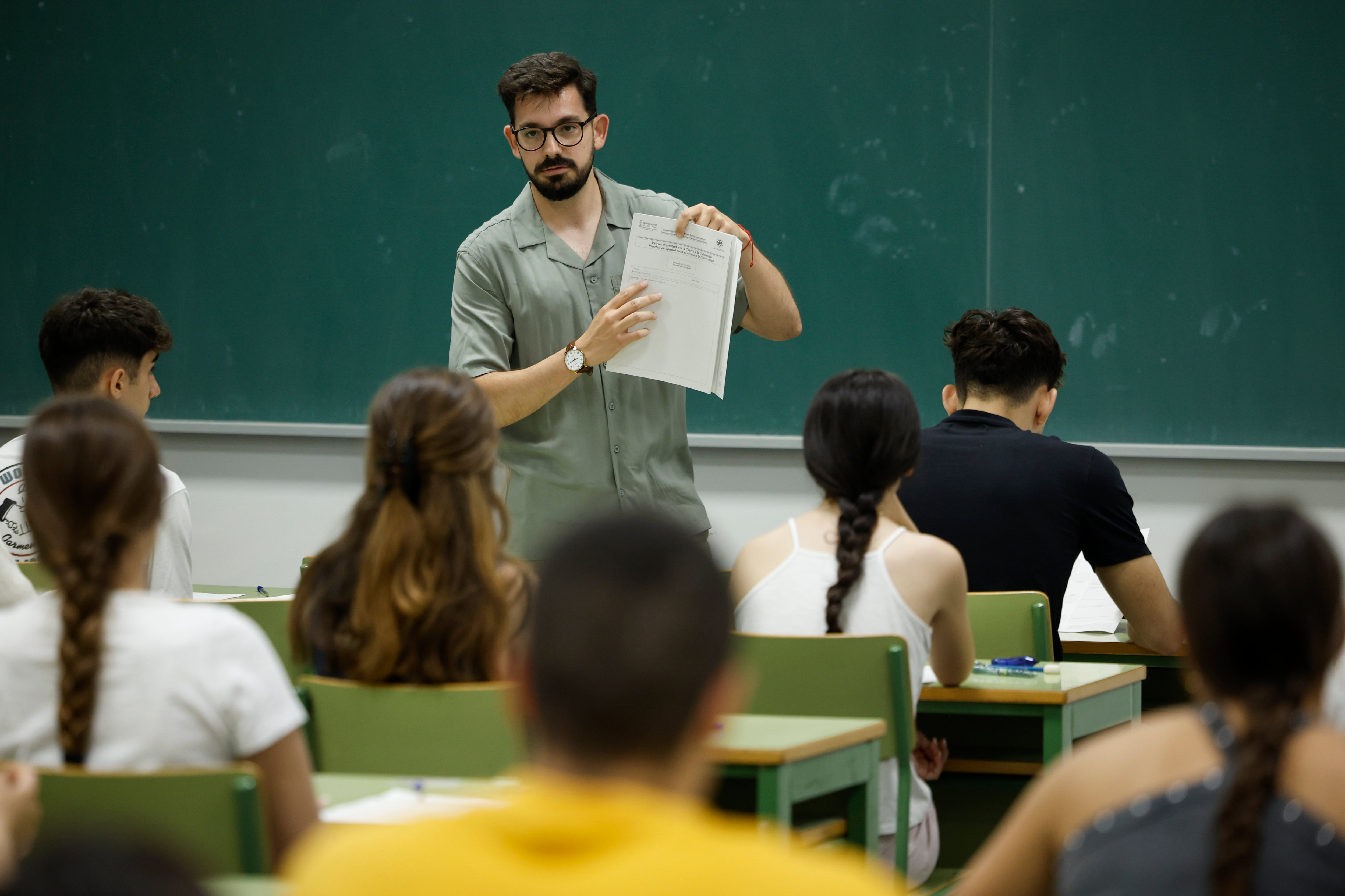 Un total de 23.774 estudiantes de la Comunitat Valenciana se presentan desde este martes a las Pruebas de Acceso a la Universidad (PAU) de 2025, que comienzan con la prueba de Castellano y se celebran hasta el jueves. 