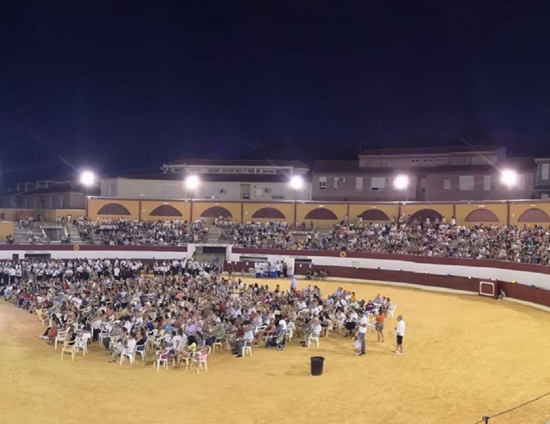 Aspecto que mostraba la Plaza de Toros durante la Gala