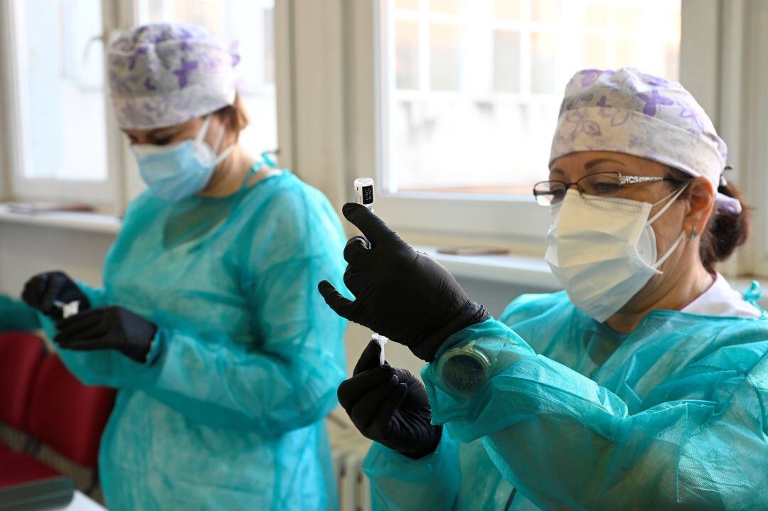 Enfermeras con la vacuna del covid