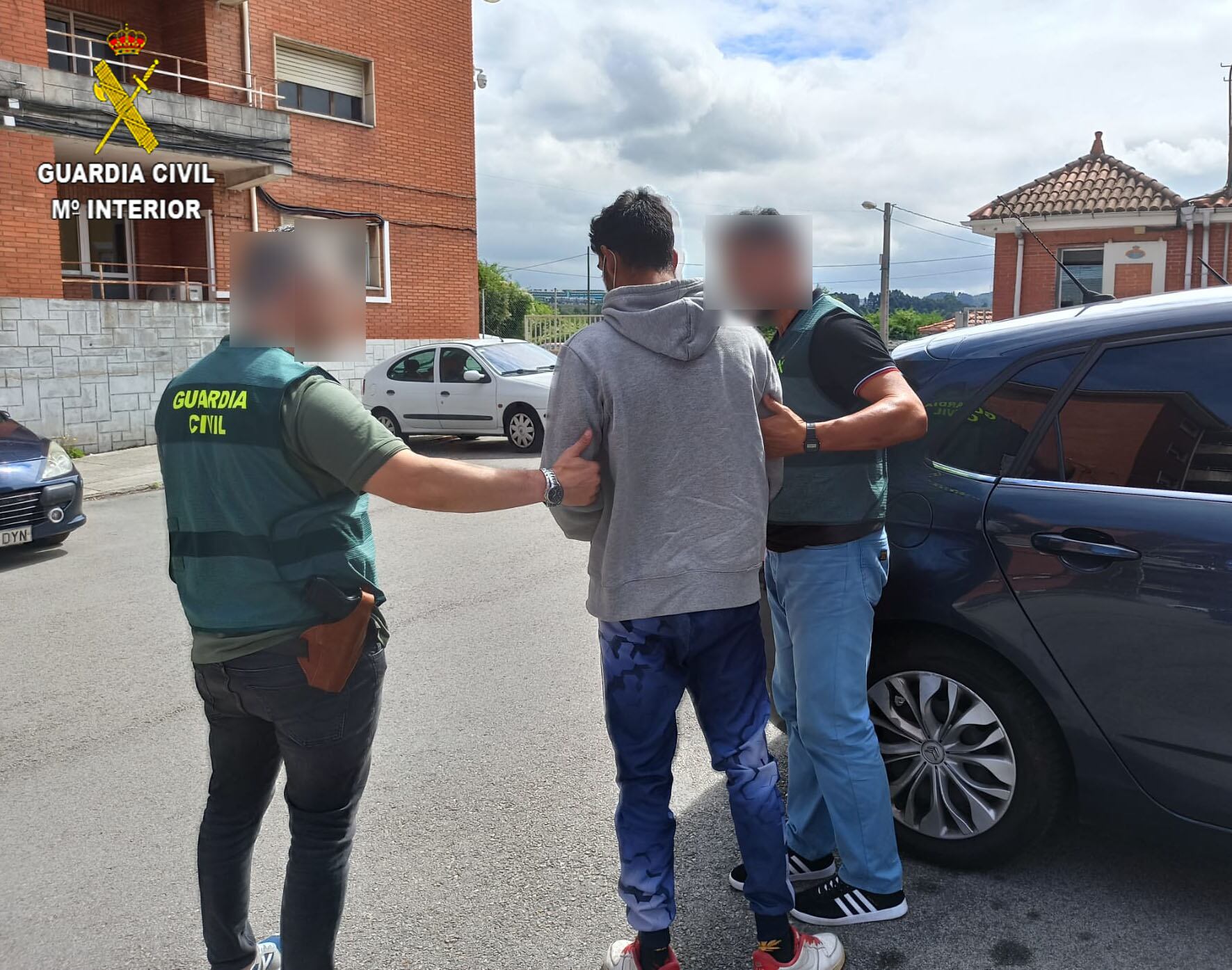 Agentes de la Guardia Civil detienen a dos jóvenes de 21 y 19 años por el robo de 2.000 metros de cable de cobre en Salinas.