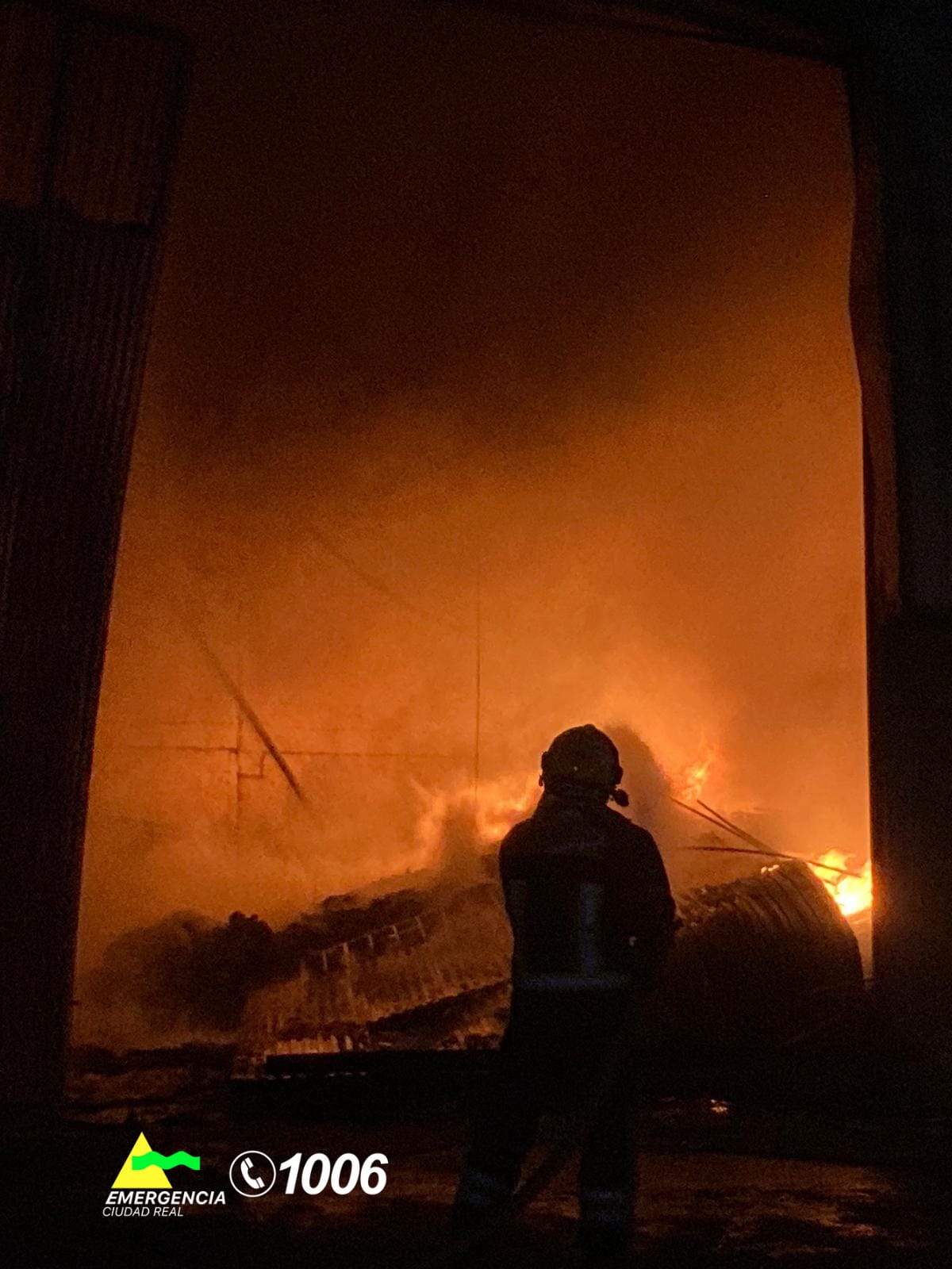 Los bomberos están trabajando en las labores de extinción