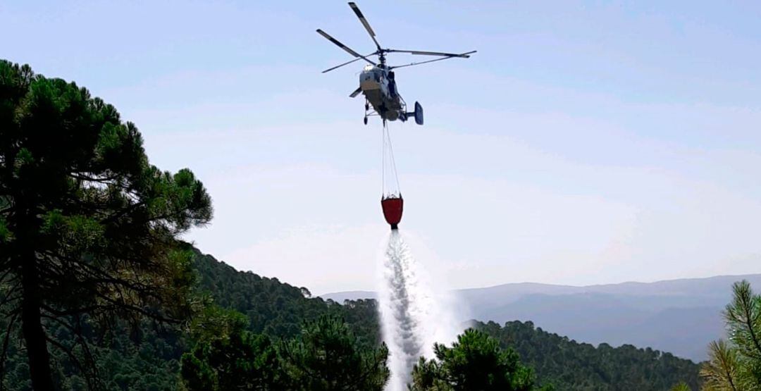 Imagen de las labores de extinción del incendio en Villaverde