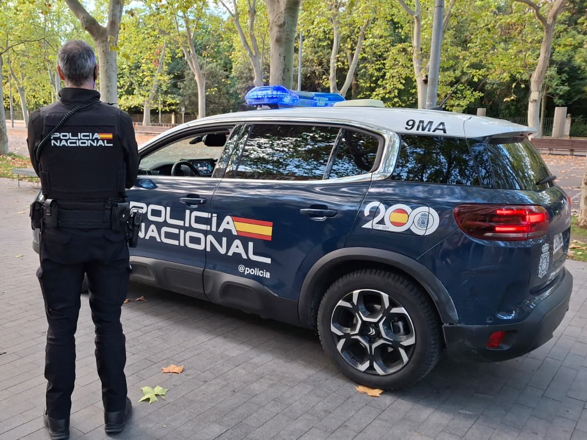 Detenido en Valladolid por enviarse fotos íntimas de una amiga tras desbloquear su móvil mientras dormía