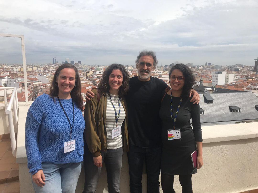 Miembros de la Fundación Jose María Llanos con Rafa Sánchez en la terraza de Radio Madrid 